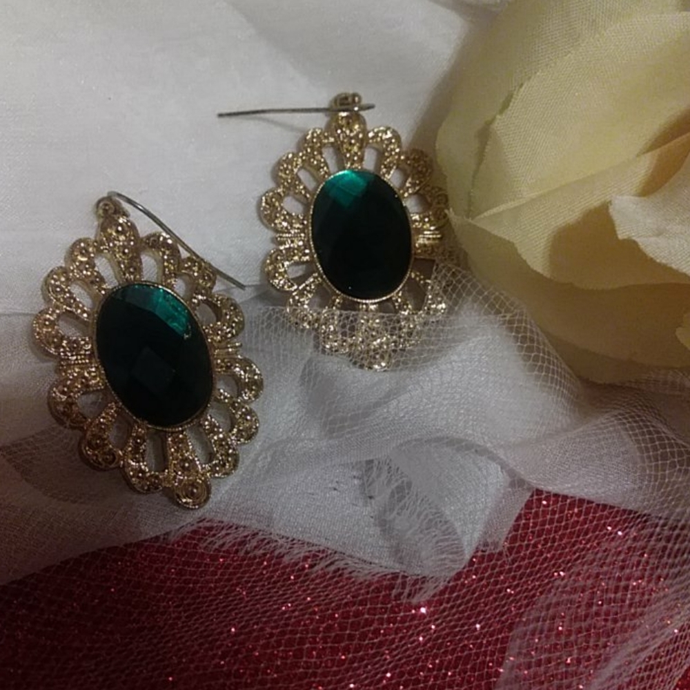 Sale $25. New Emerald color earrings